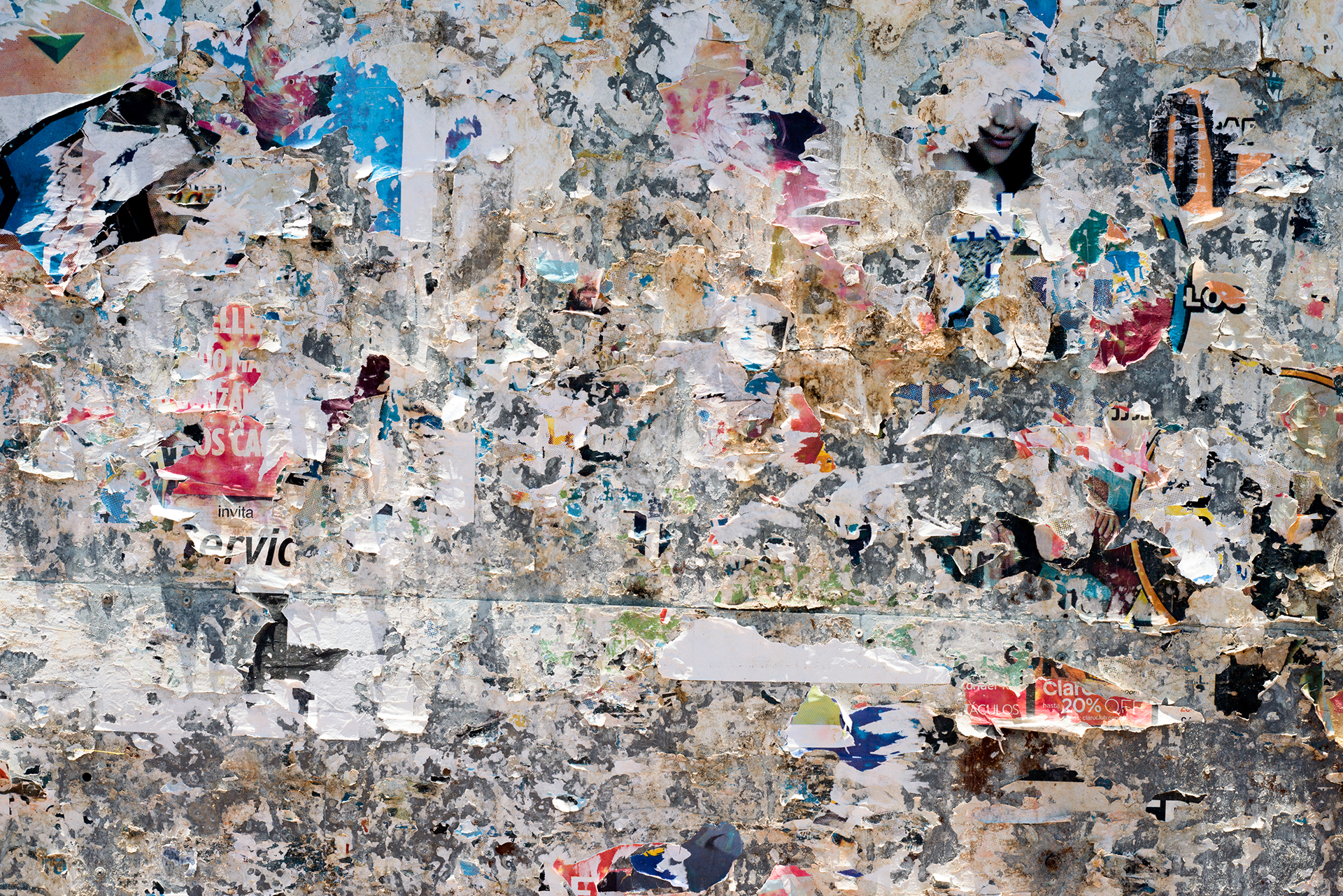 _DSC8112pared con papel pegado